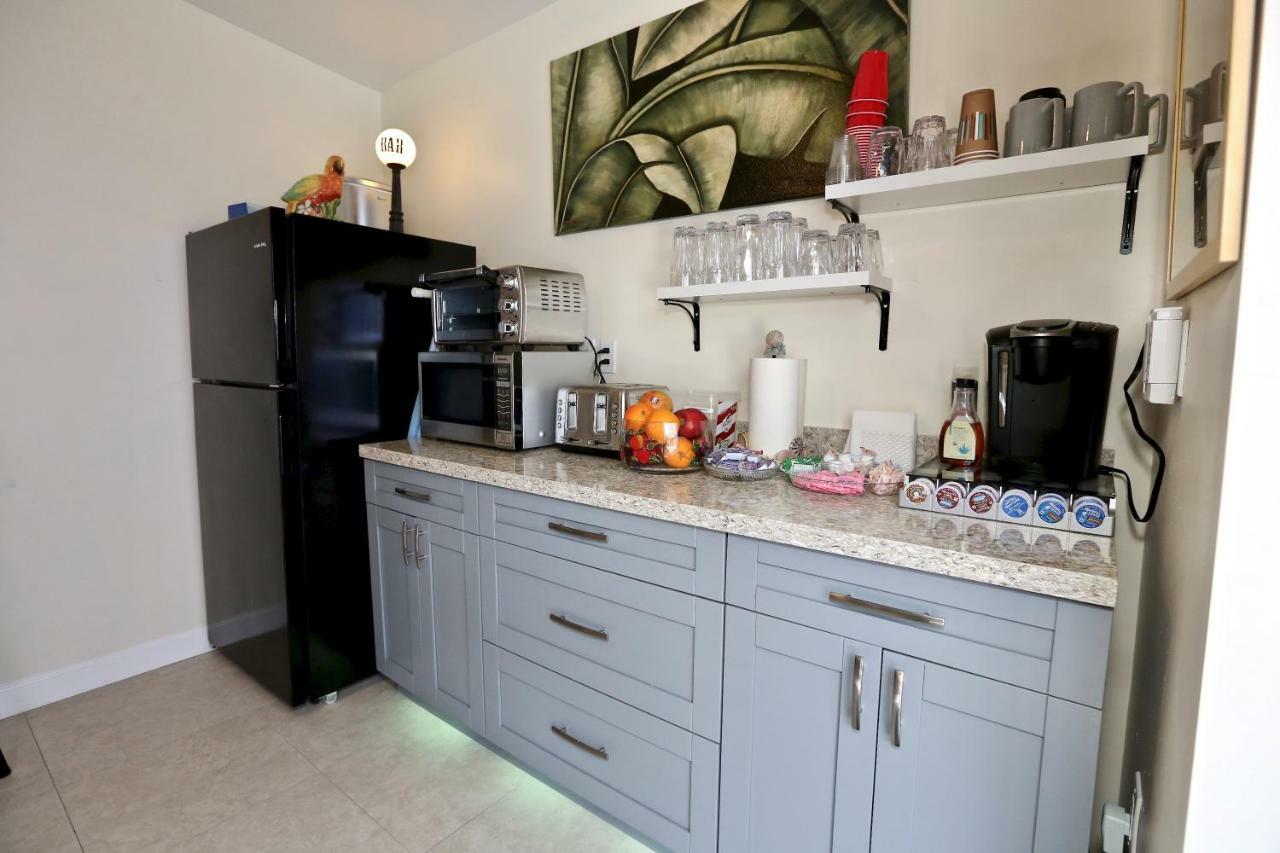 Fantasy Island Inn, Caters To Men Wilton Manors 外观 照片